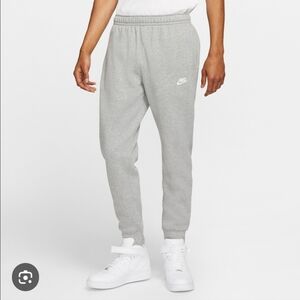 Nike Men's Light Gray Joggers - Size Medium